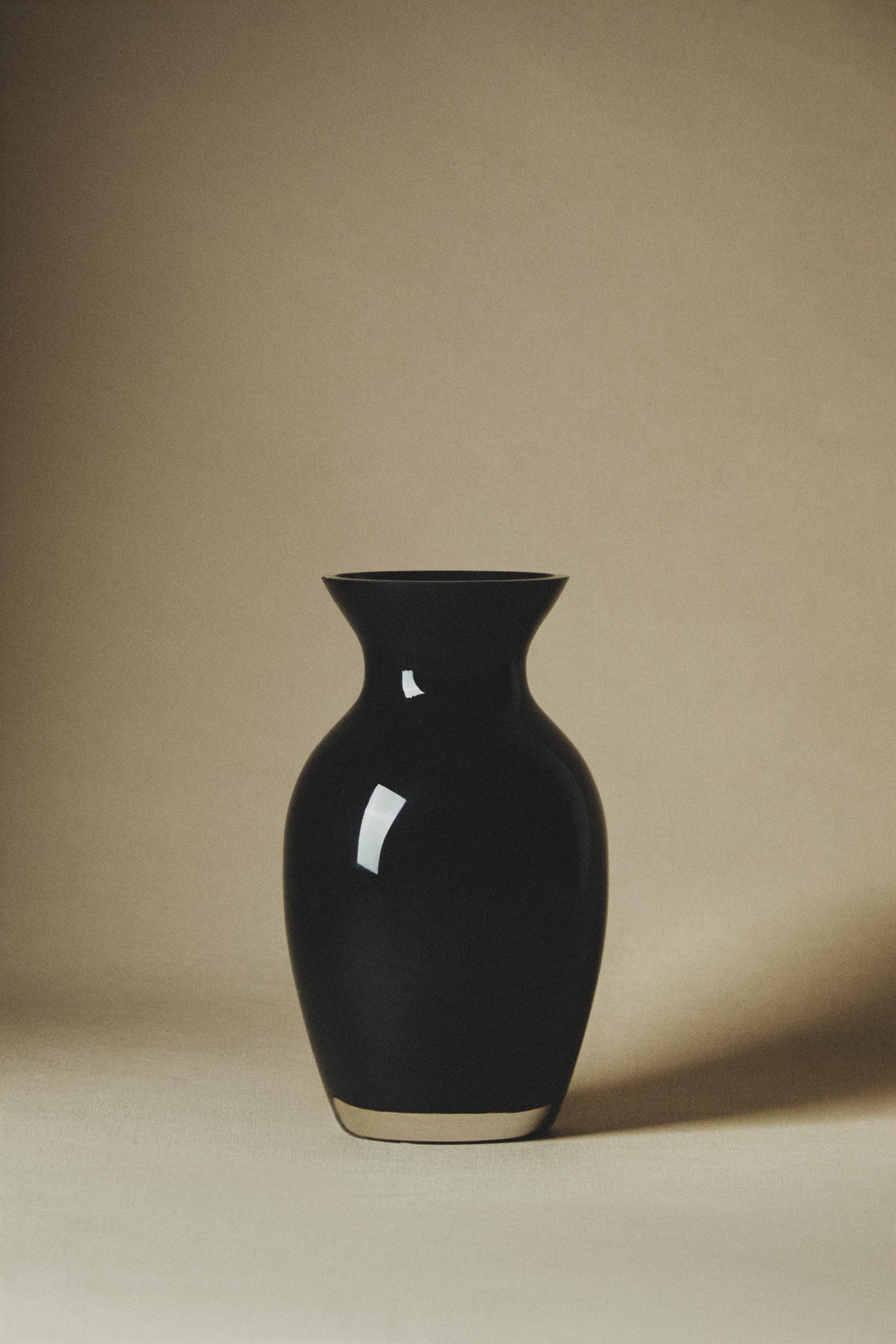 PETIT VASE EN VERRE NOIR